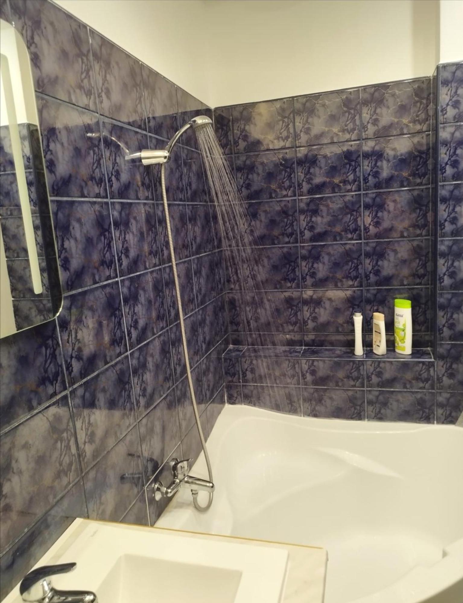 1 Minuta,by Grand Hotel, Sheraton, Molo, Location *